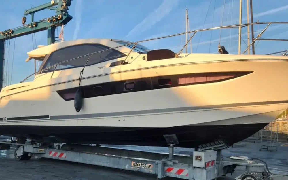 slider 10 Jeanneau Leader 10