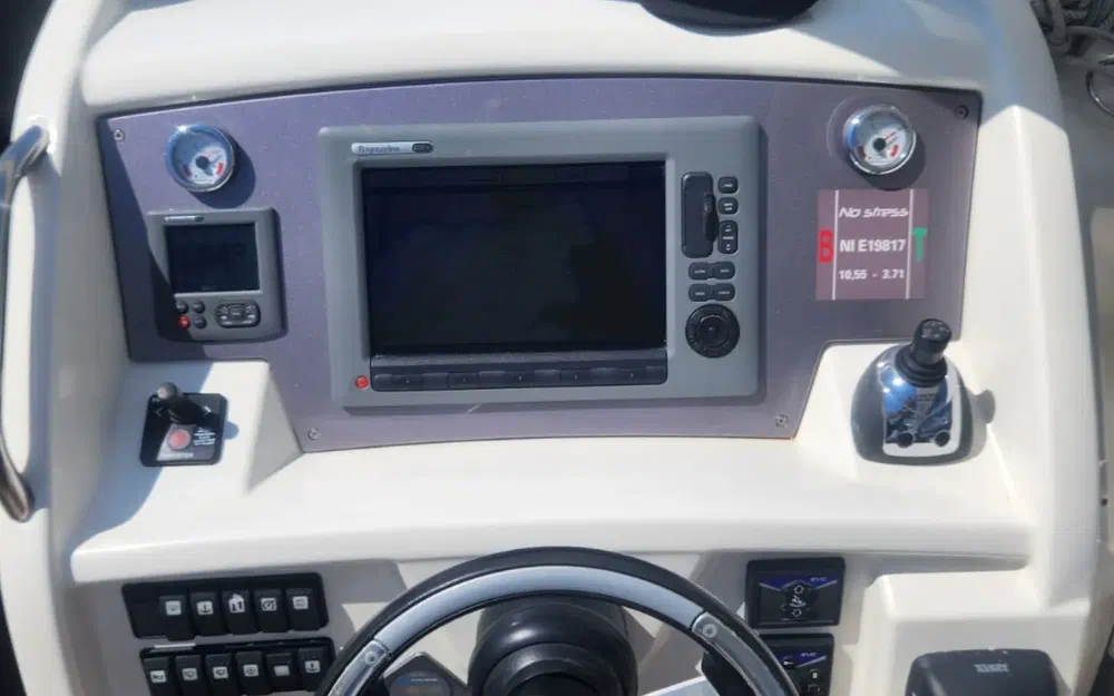 slider 13 Jeanneau Leader 10