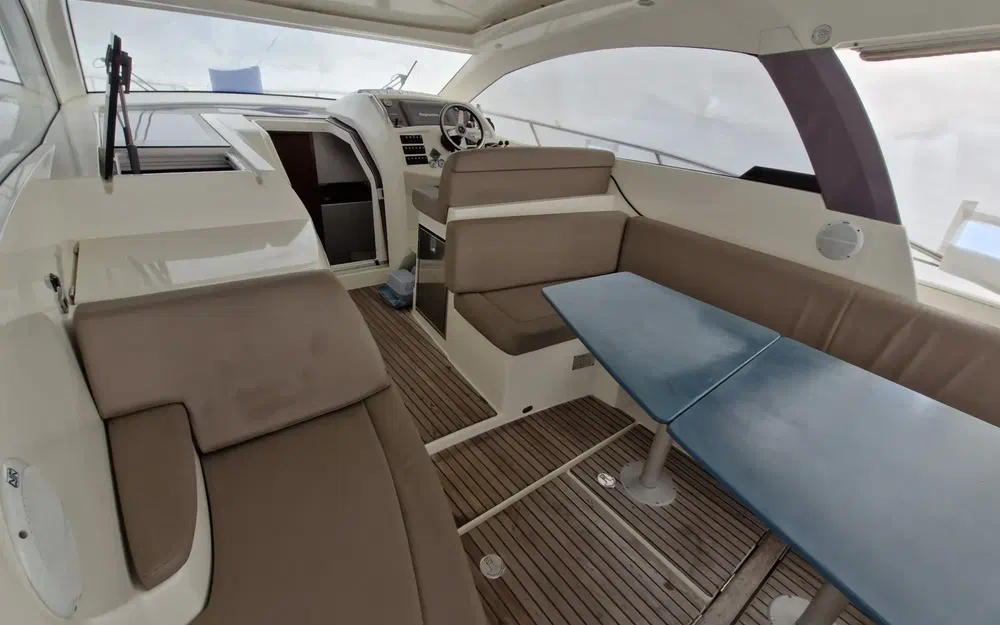 slider 1 Jeanneau Leader 10