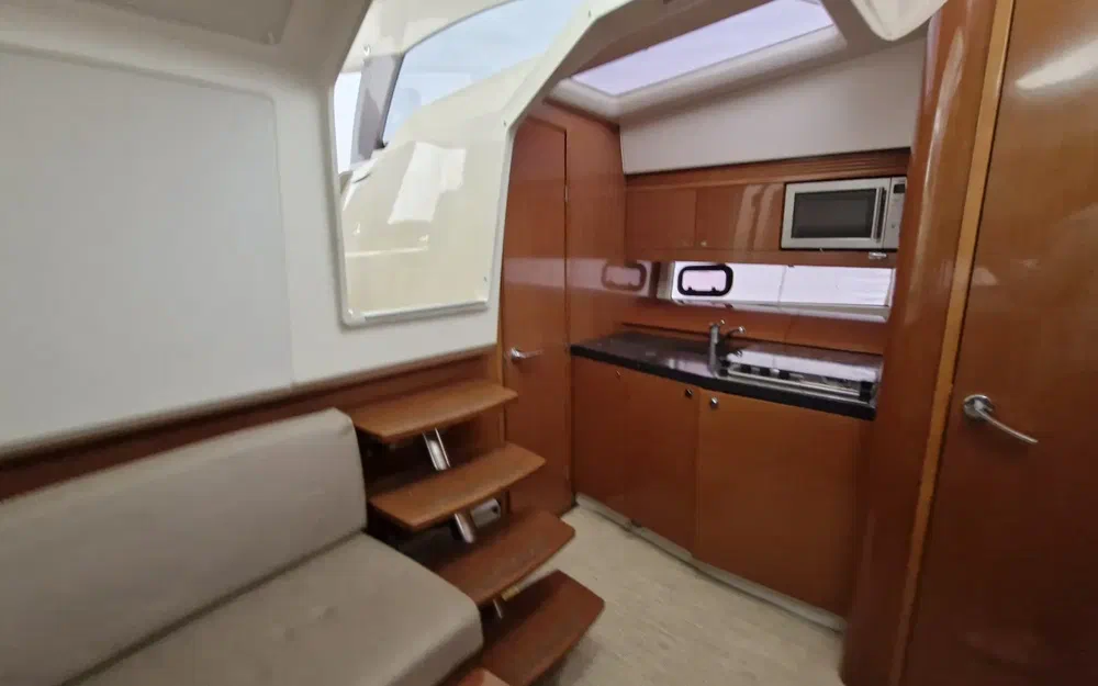 slider 2 Jeanneau Leader 10