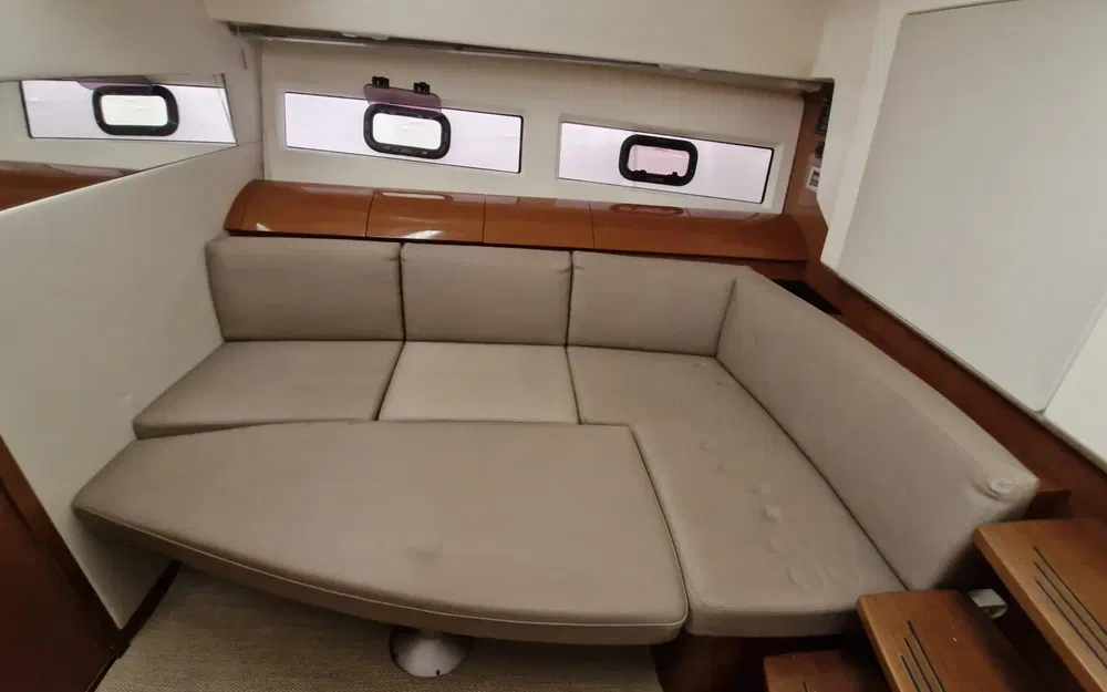 slider 5 Jeanneau Leader 10