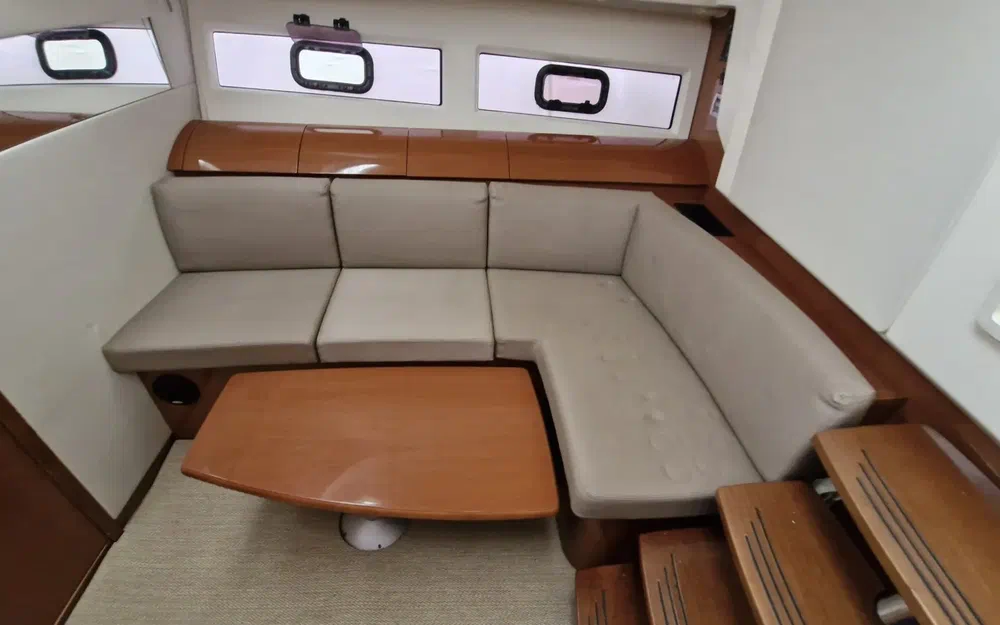 slider 6 Jeanneau Leader 10