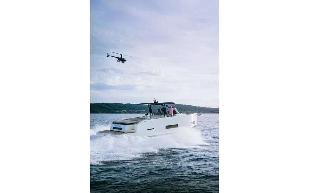 slider 0 De Antonio Yachts D42