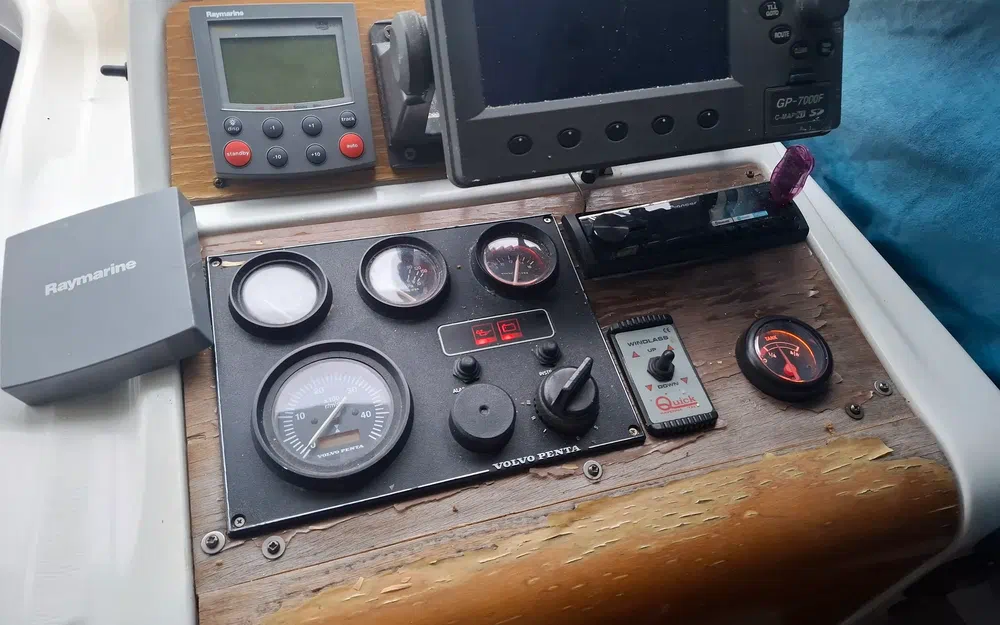 slider 14 Beneteau Antares 760