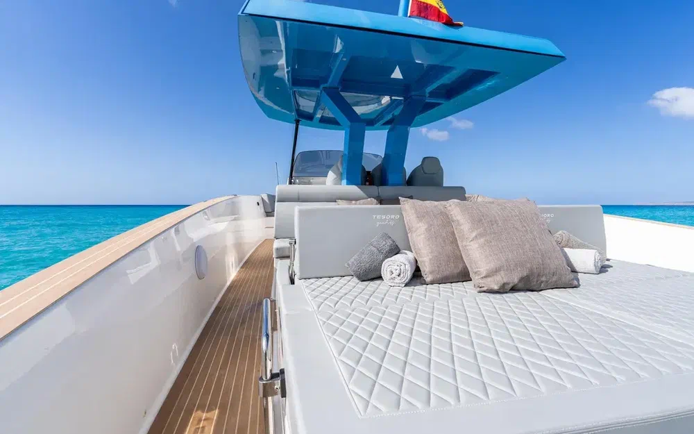 slider 1 Tesoro Yachts T38