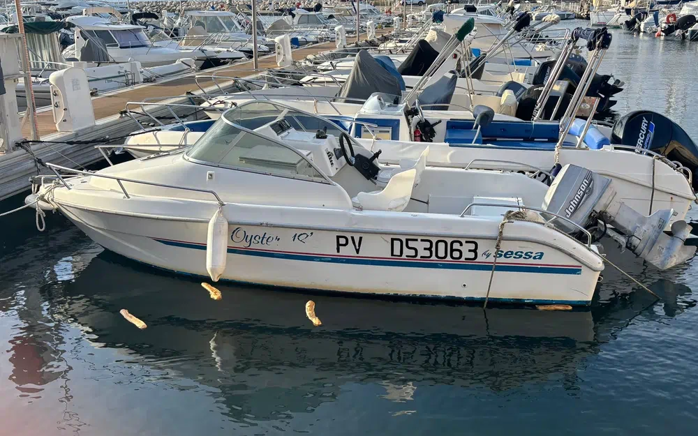 slider 1 Sessa Marine Oyster 18