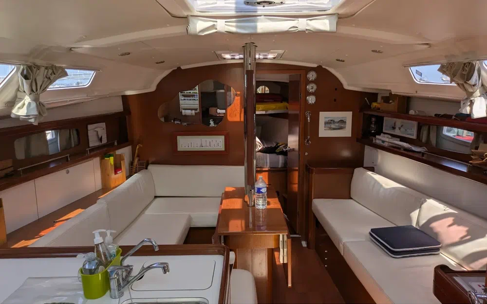 slider 12 Beneteau Oceanis 37