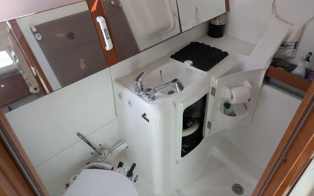 slider 15 Beneteau Oceanis 37