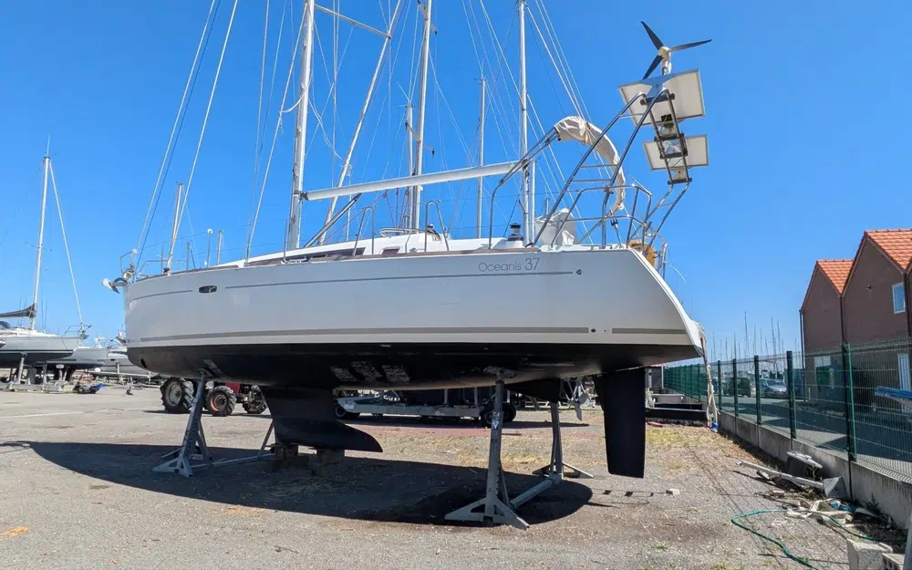 slider 0 Beneteau Oceanis 37