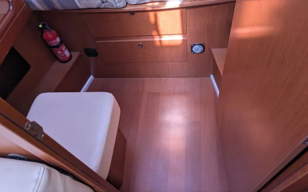 slider 19 Beneteau Oceanis 37