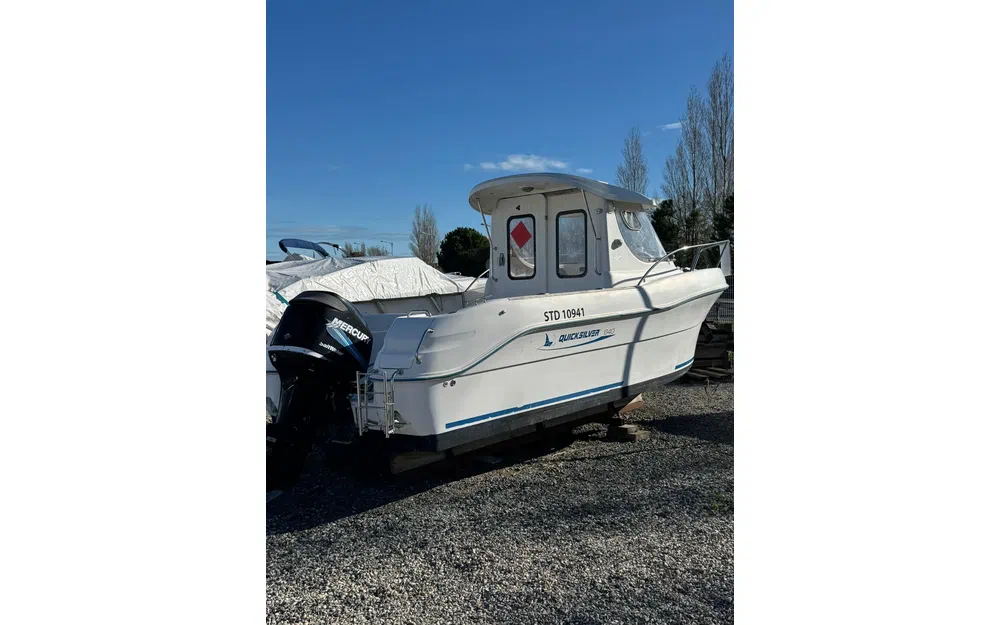 slider 2 Quicksilver 640 Pilothouse