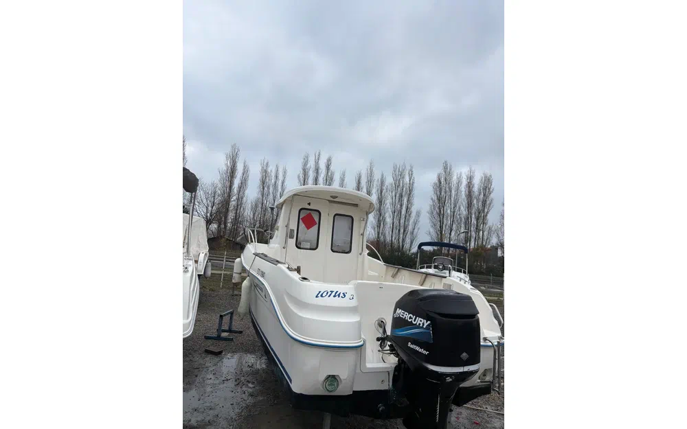 slider 3 Quicksilver 640 Pilothouse