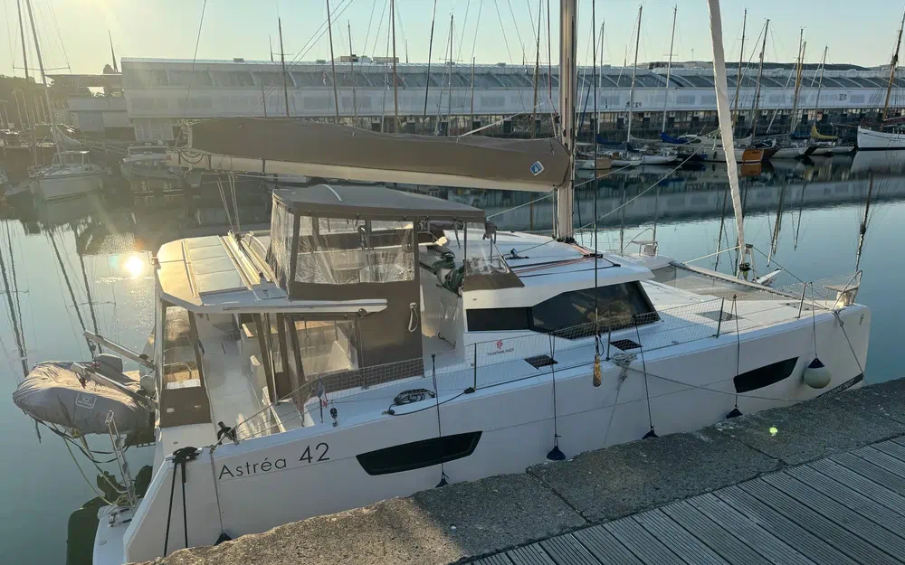 slider 0 Fountaine Pajot Astrea 42