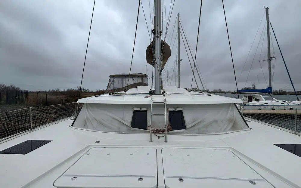 slider 9 Fountaine Pajot Astrea 42