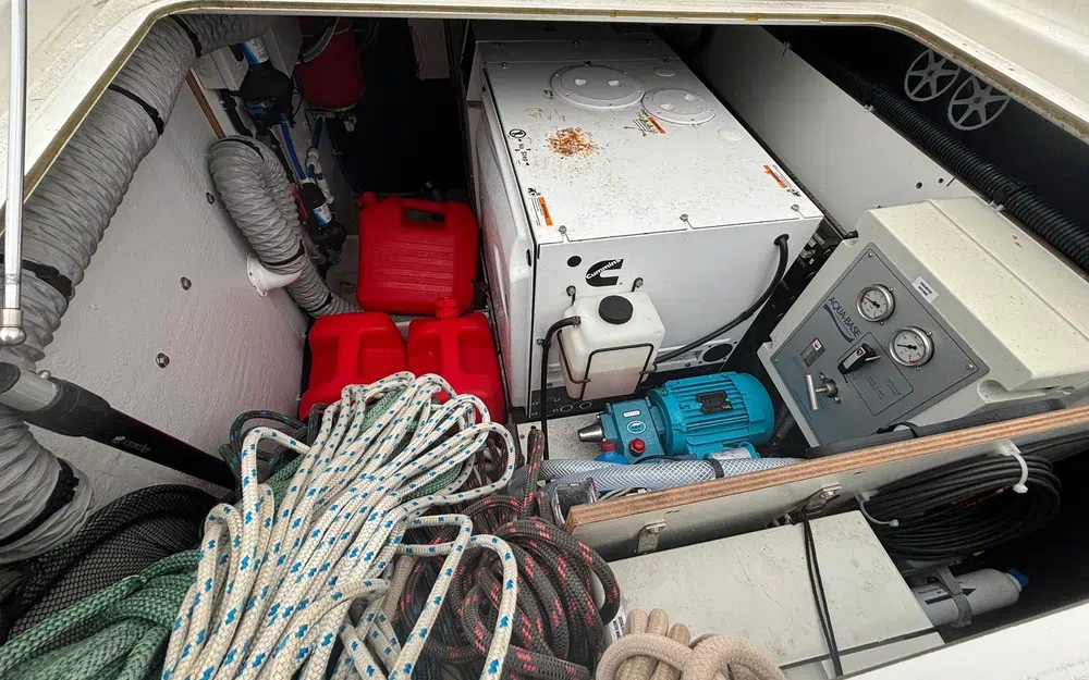 slider 11 Fountaine Pajot Astrea 42