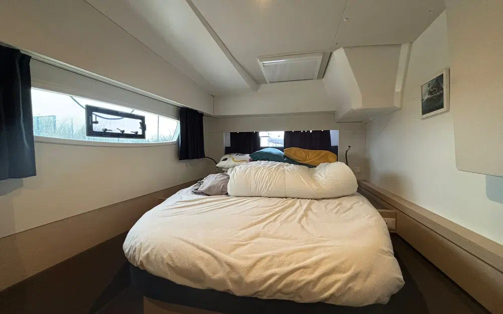 slider 15 Fountaine Pajot Astrea 42