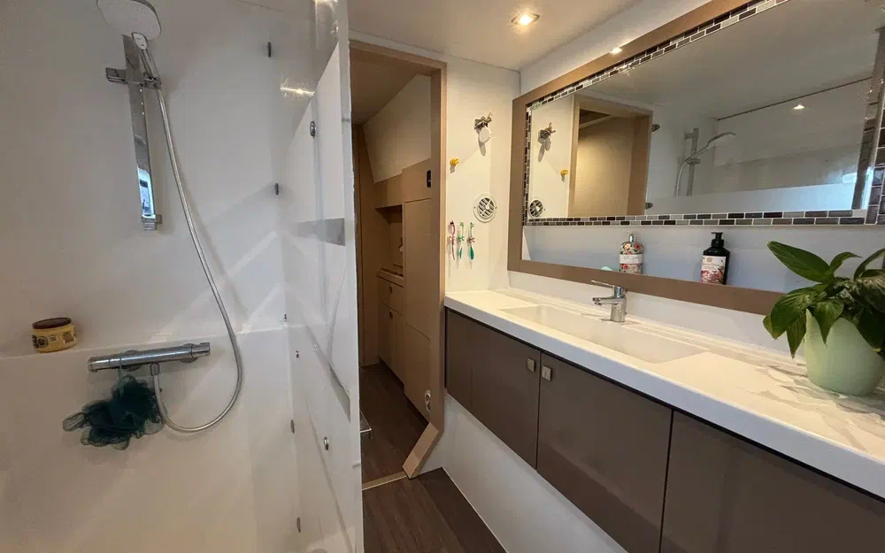 slider 17 Fountaine Pajot Astrea 42