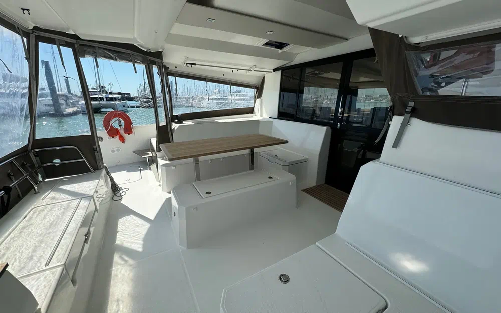 slider 3 Fountaine Pajot Astrea 42