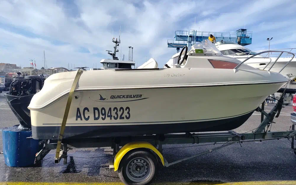 slider 0 Quicksilver 470 Cruiser