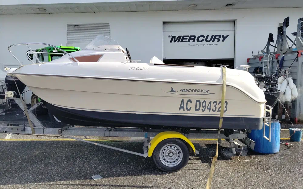 slider 1 Quicksilver 470 Cruiser