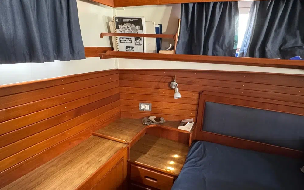 slider 9 Grand Banks 42