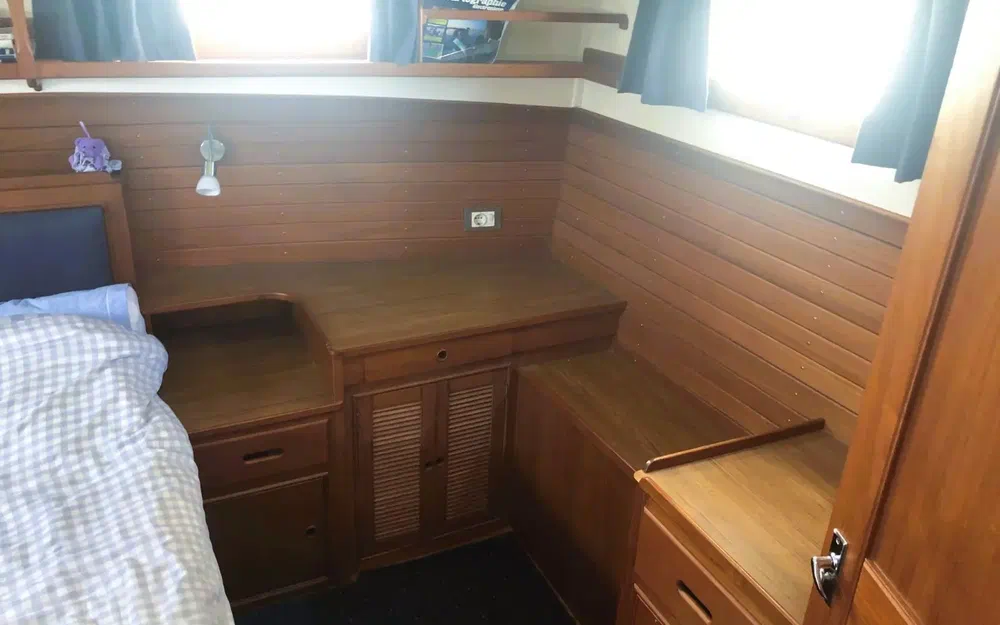 slider 10 Grand Banks 42