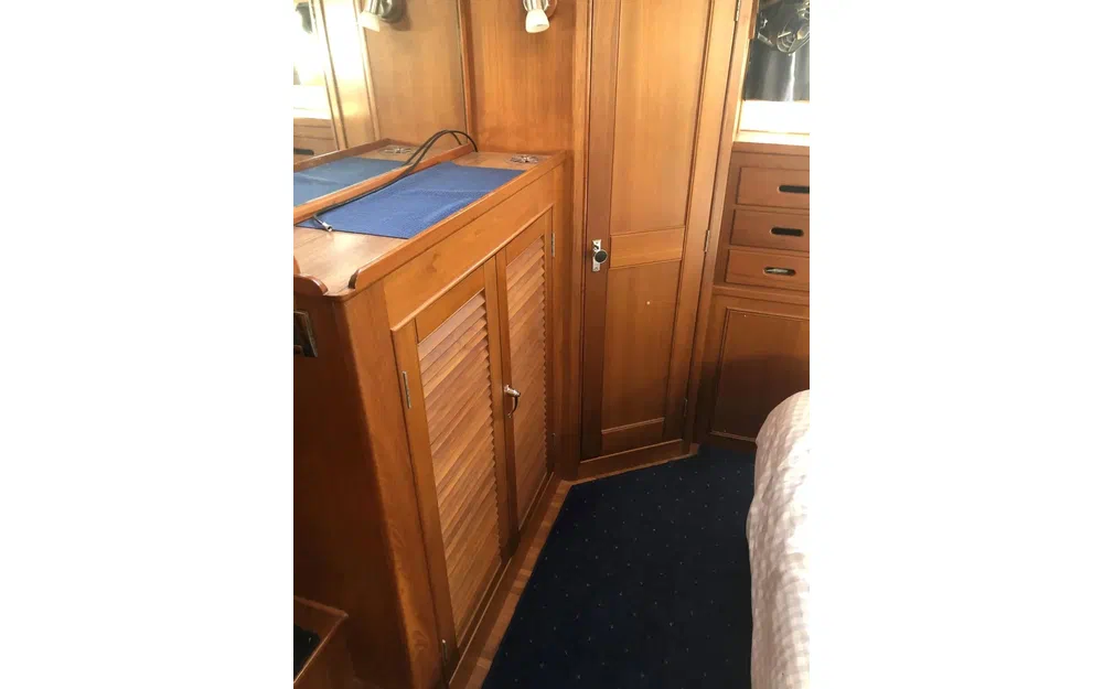 slider 12 Grand Banks 42