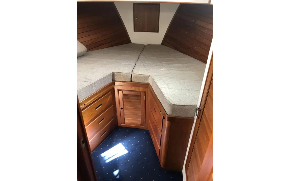 slider 13 Grand Banks 42