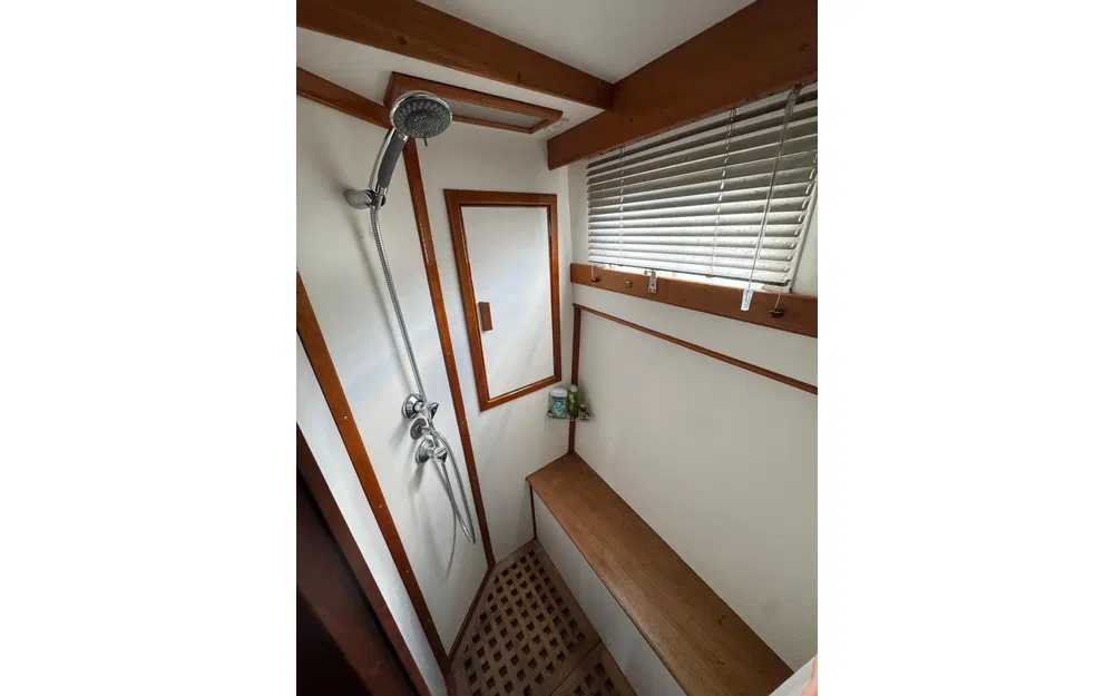 slider 16 Grand Banks 42