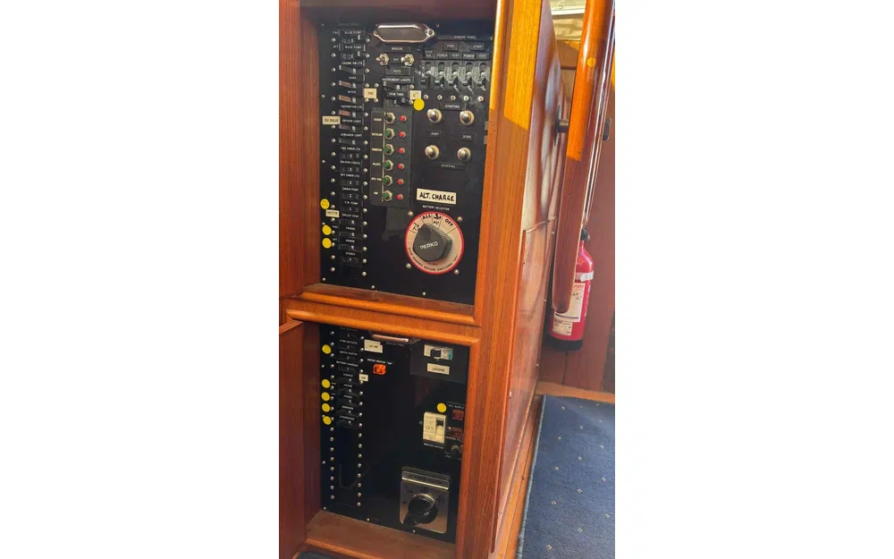 slider 18 Grand Banks 42