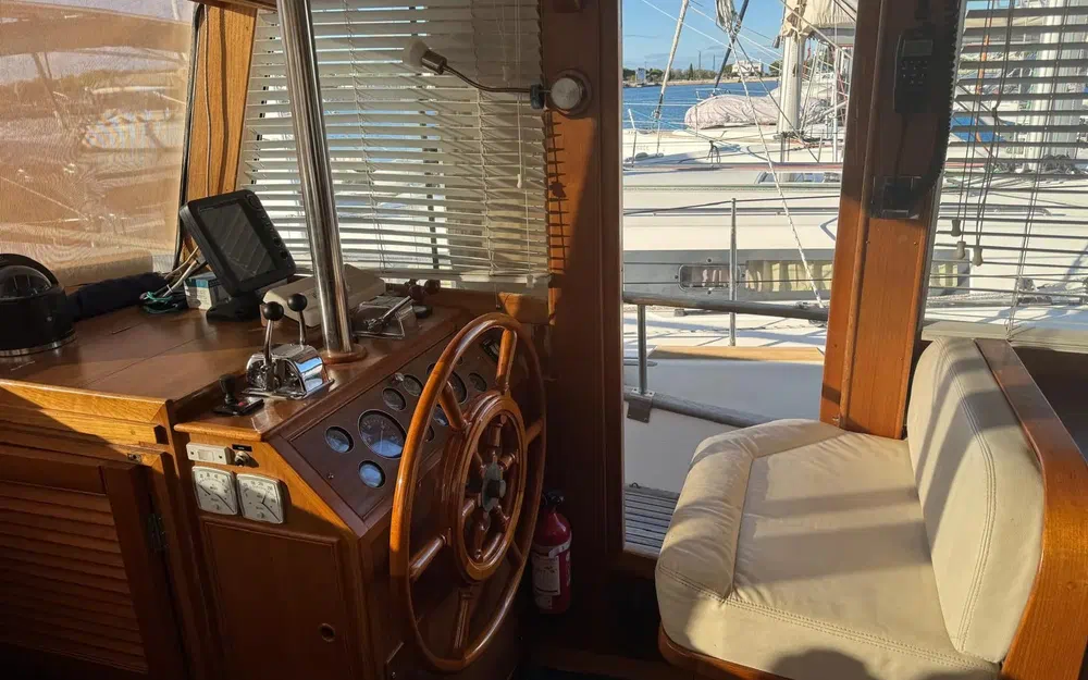 slider 3 Grand Banks 42