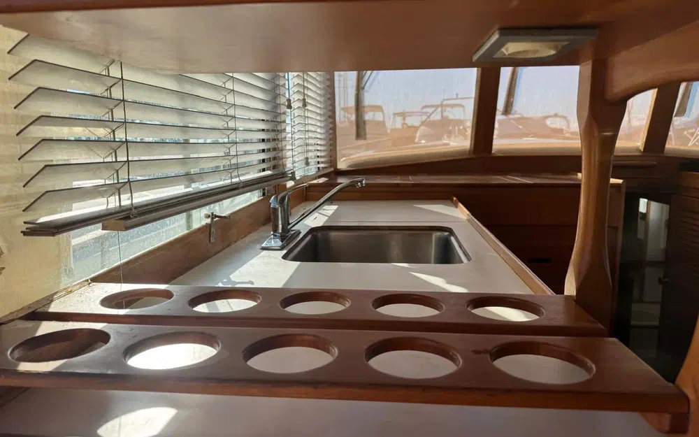 slider 6 Grand Banks 42