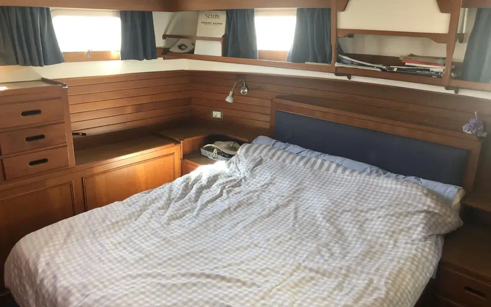 slider 8 Grand Banks 42