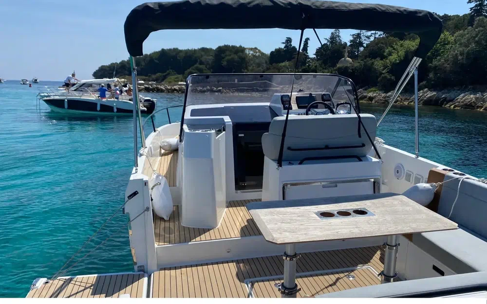 slider 1 Beneteau Flyer 9 Sundeck