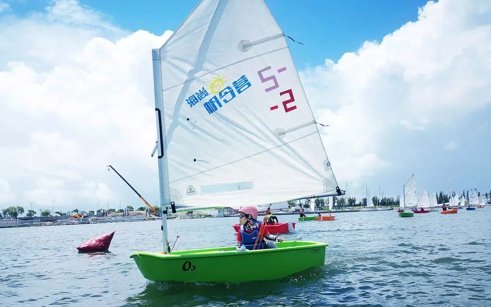 slider 11 Fareast Optimist