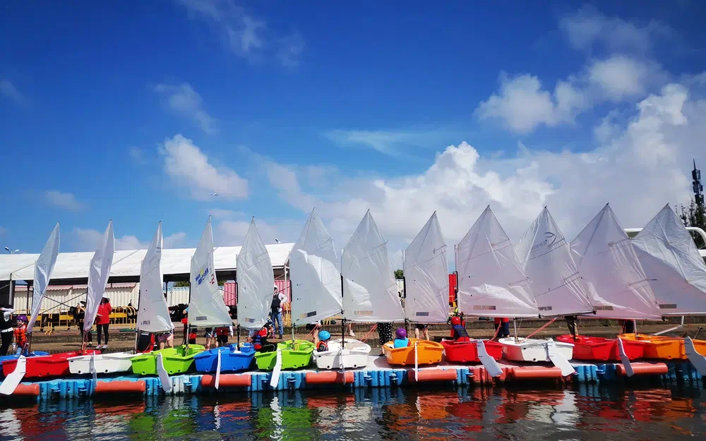 slider 12 Fareast Optimist