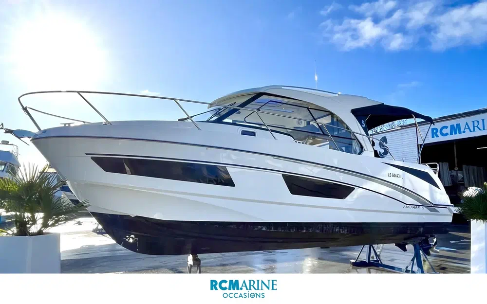 slider 0 Beneteau Antares 9 OB
