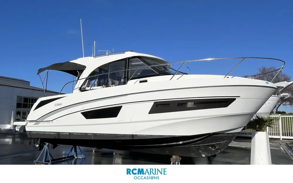 slider 1 Beneteau Antares 9 OB