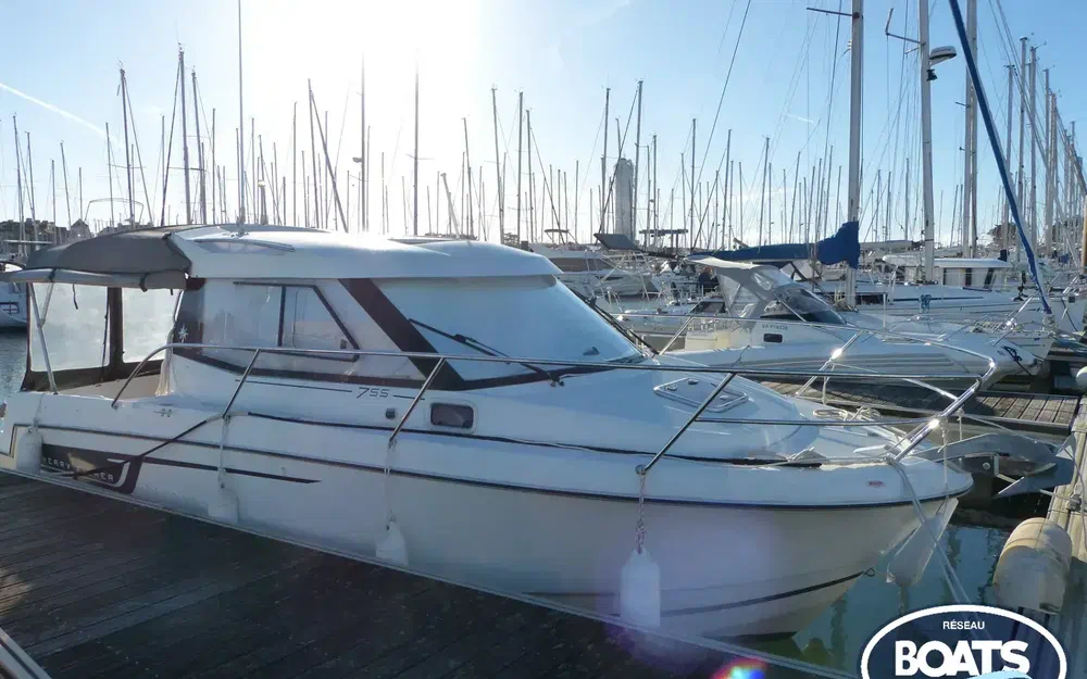 slider 0 Jeanneau Merry Fisher 755