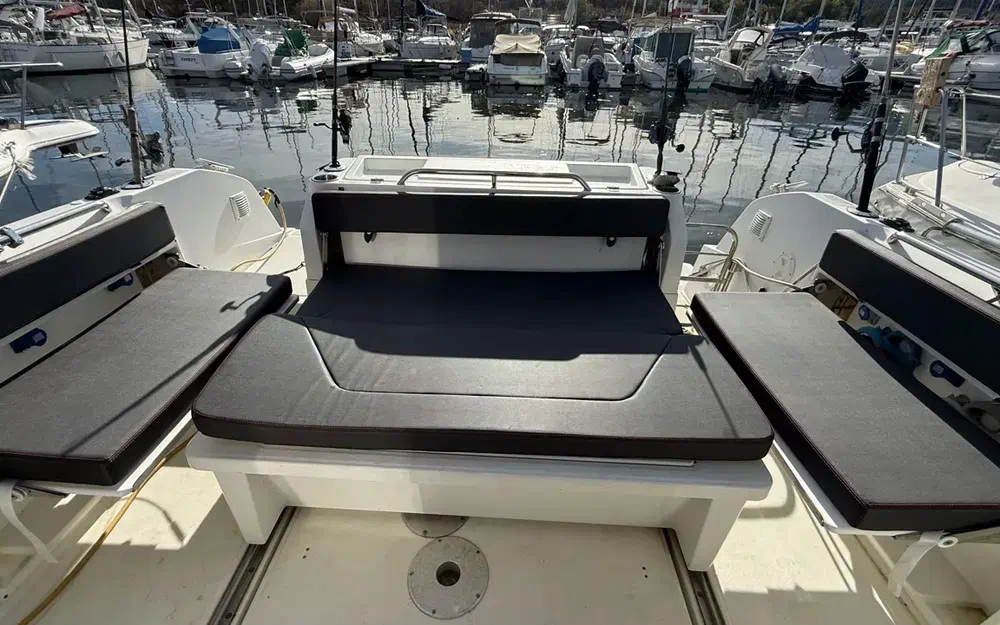 slider 10 Beneteau Barracuda 9