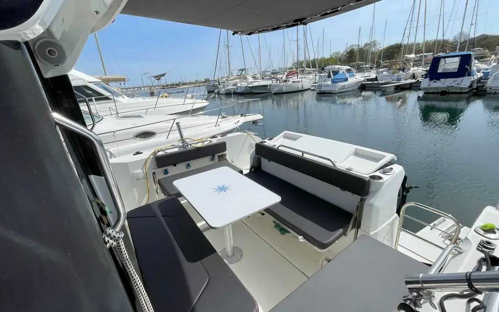 slider 4 Beneteau Barracuda 9
