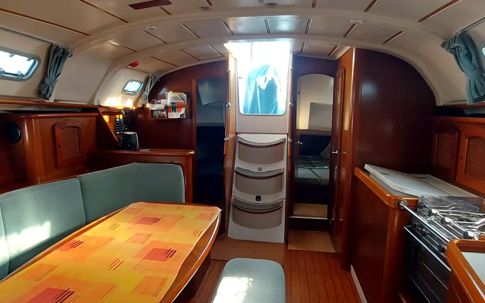 slider 9 Beneteau Oceanis 381