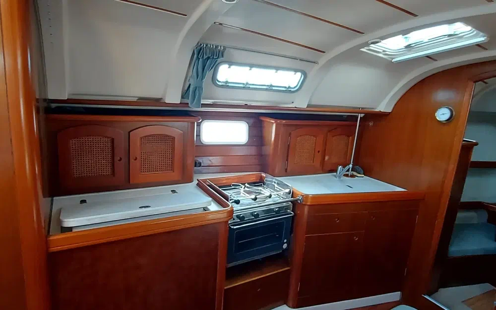 slider 12 Beneteau Oceanis 381