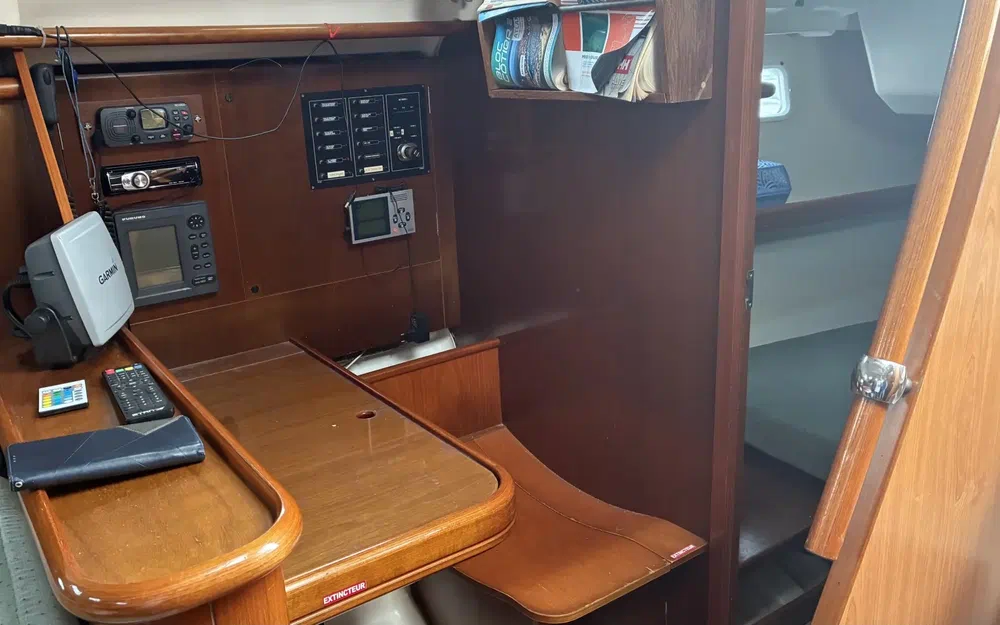 slider 13 Beneteau Oceanis 381