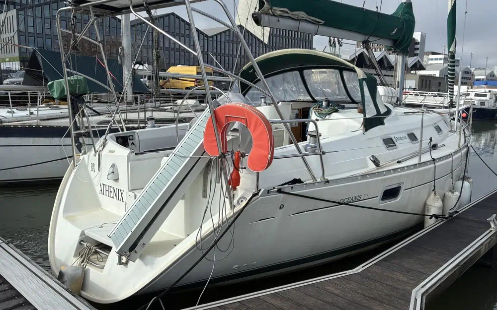 slider 3 Beneteau Oceanis 381