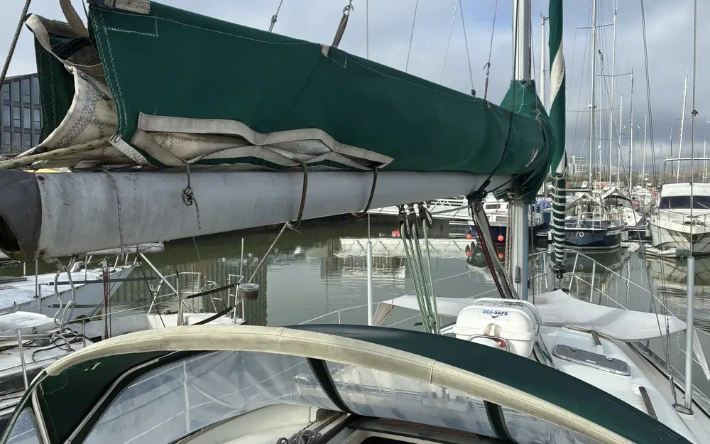 slider 7 Beneteau Oceanis 381