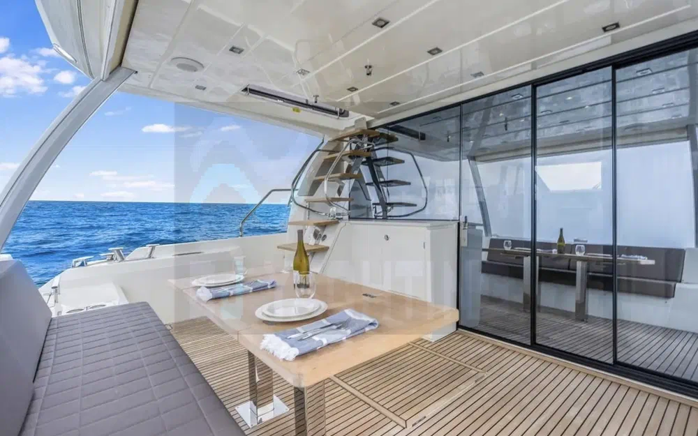 slider 9 Prestige Yachts 630 Fly