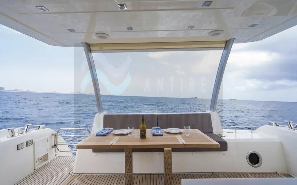 slider 10 Jeanneau Prestige 630