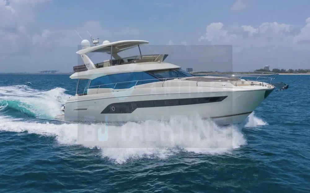 slider 1 Prestige Yachts 630 Fly