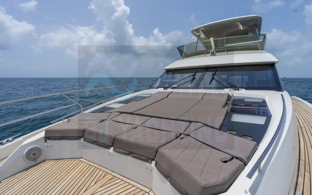 slider 4 Prestige Yachts 630 Fly